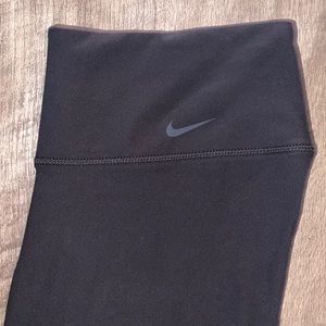 Black Nike capris